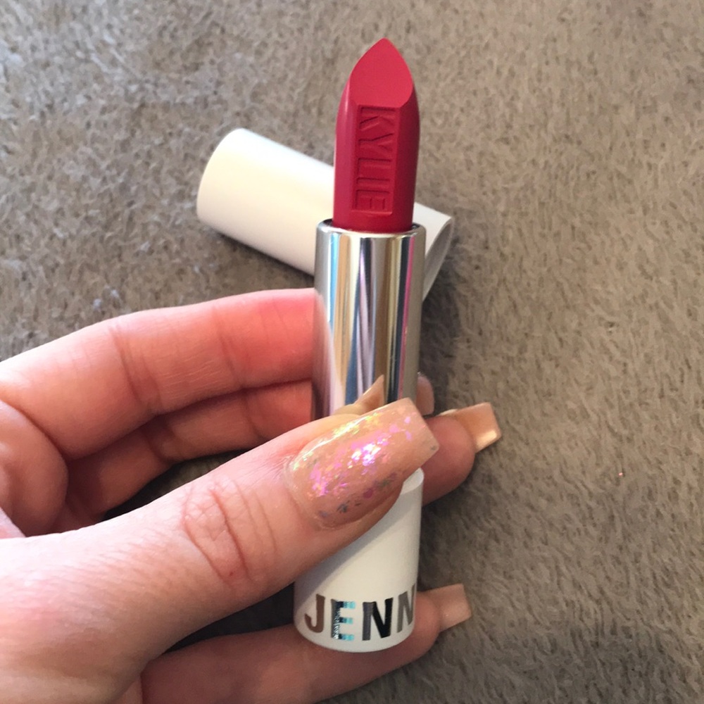 Kylie Jenner lip stick. Birthday Behavior
